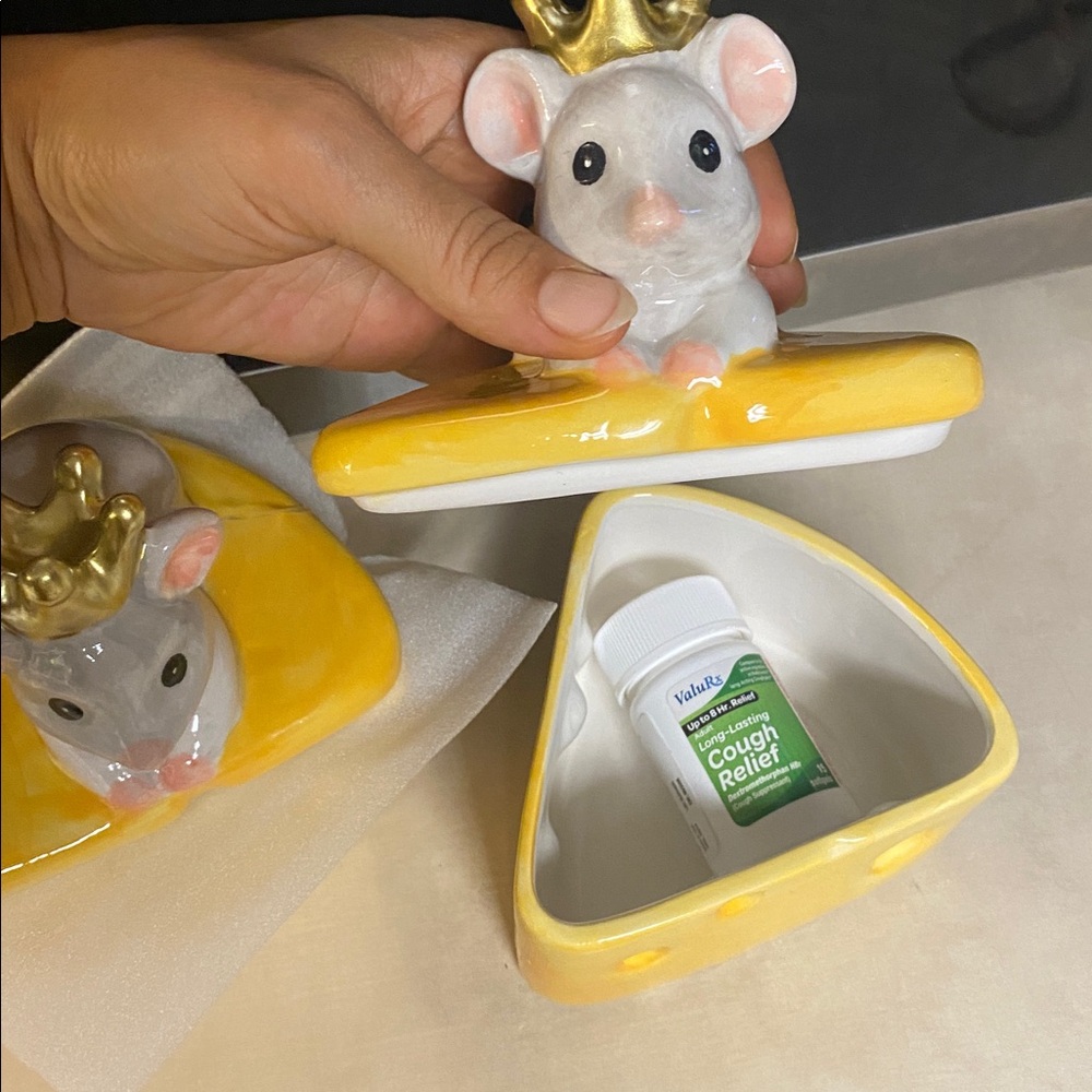 Cheese-Themed Mouse Trinket Box with Gold Crown NWTs - Picture 12 of 12